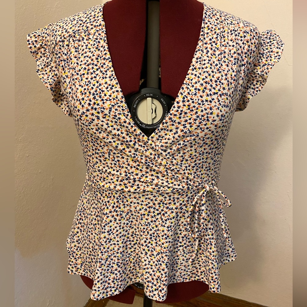Peplum floral print top. Size M. Tags were cut out. Cute. waist cinching.